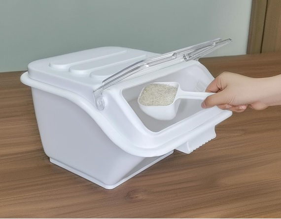 Vogue Ingredient Bin 7 5Ltr with scoop